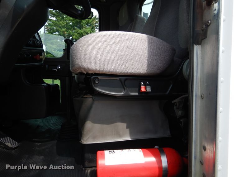 image for item EK9049 2012 Kenworth T800 semi truck