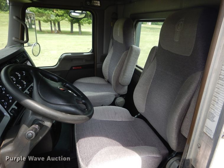 image for item EK9049 2012 Kenworth T800 semi truck