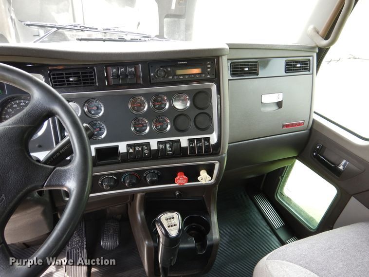 image for item EK9049 2012 Kenworth T800 semi truck