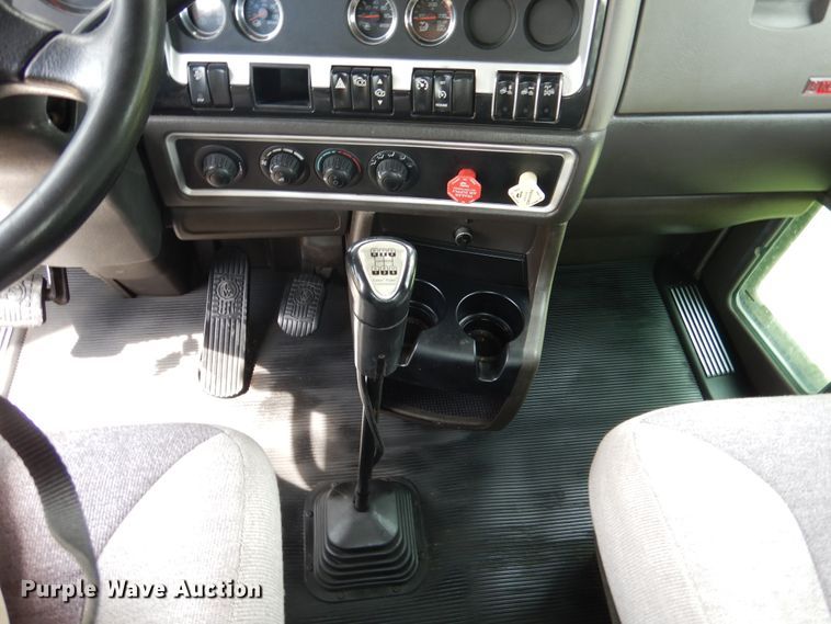 image for item EK9049 2012 Kenworth T800 semi truck