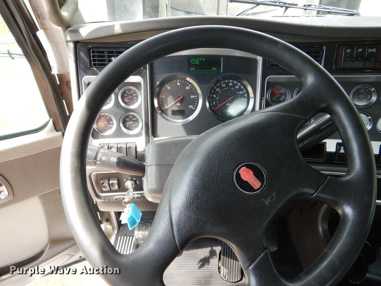 image for item EK9049 2012 Kenworth T800 semi truck
