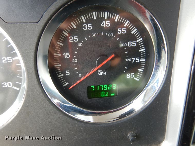 image for item EK9049 2012 Kenworth T800 semi truck