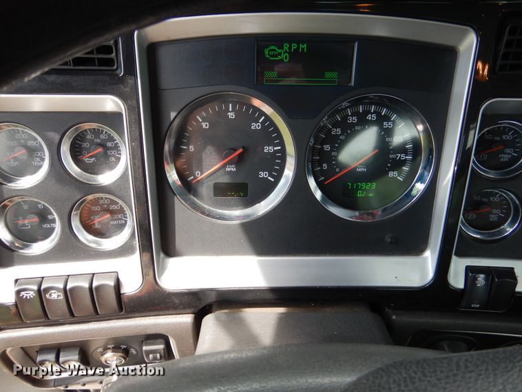 image for item EK9049 2012 Kenworth T800 semi truck