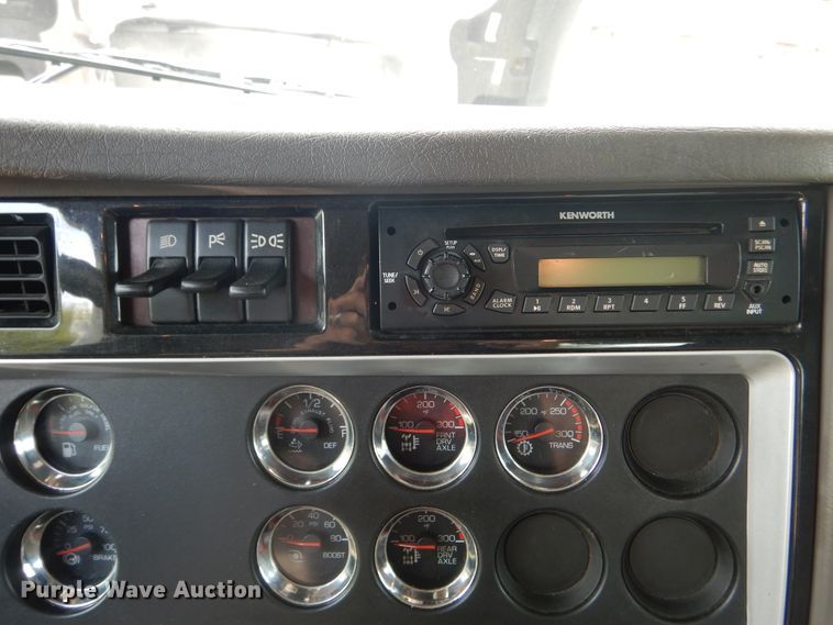 image for item EK9049 2012 Kenworth T800 semi truck