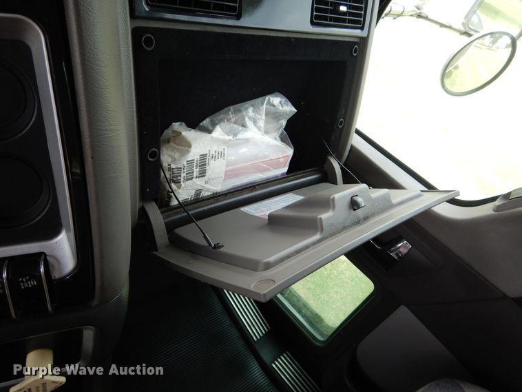 image for item EK9049 2012 Kenworth T800 semi truck