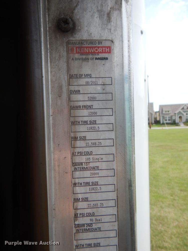 image for item EK9049 2012 Kenworth T800 semi truck