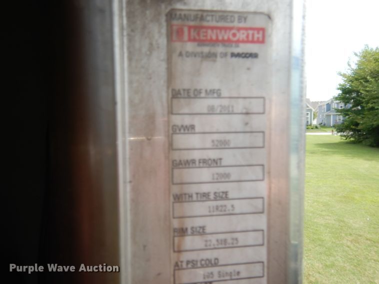 image for item EK9049 2012 Kenworth T800 semi truck