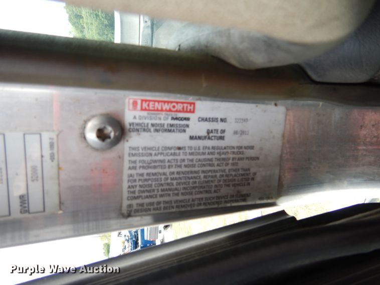 image for item EK9049 2012 Kenworth T800 semi truck