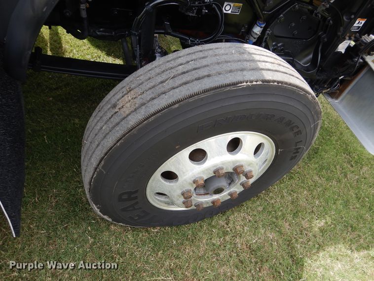 image for item EK9049 2012 Kenworth T800 semi truck