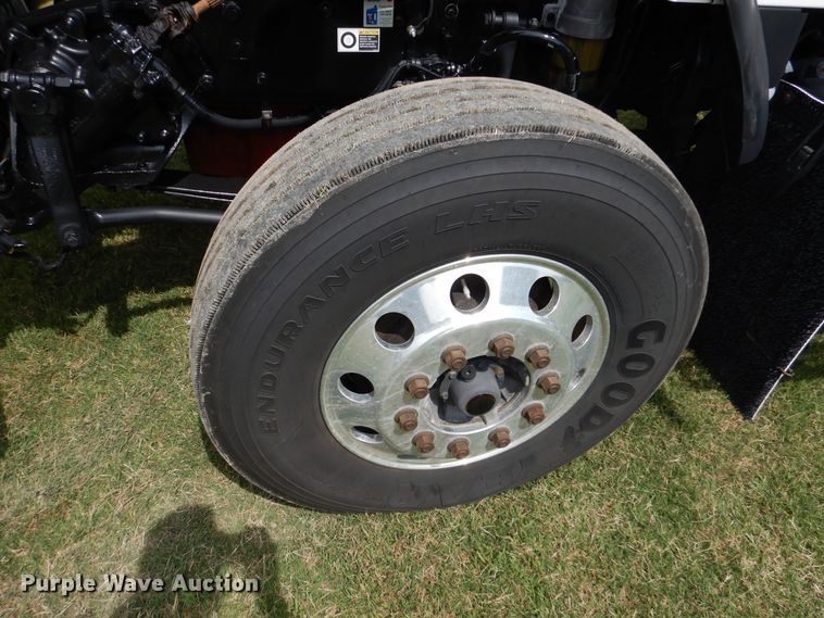 image for item EK9049 2012 Kenworth T800 semi truck