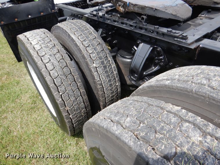 image for item EK9049 2012 Kenworth T800 semi truck