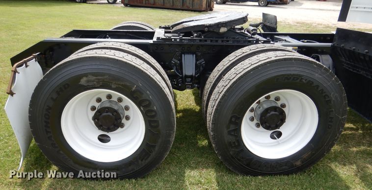 image for item EK9049 2012 Kenworth T800 semi truck