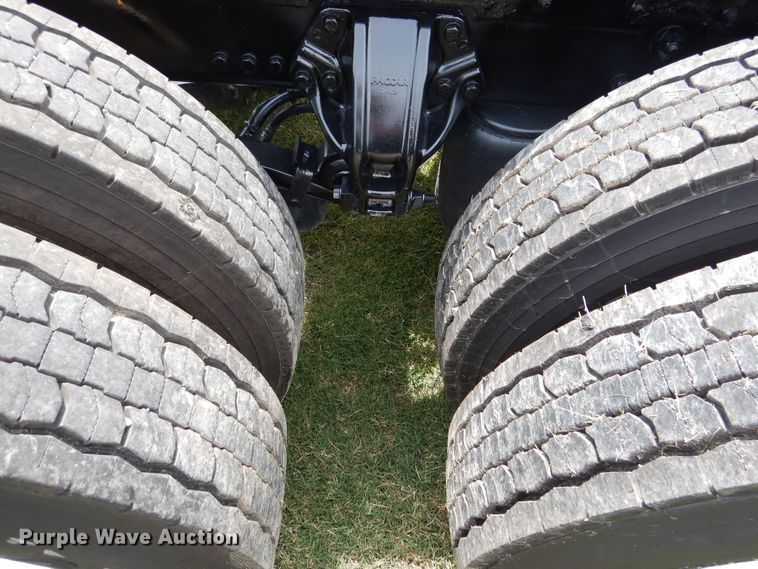 image for item EK9049 2012 Kenworth T800 semi truck