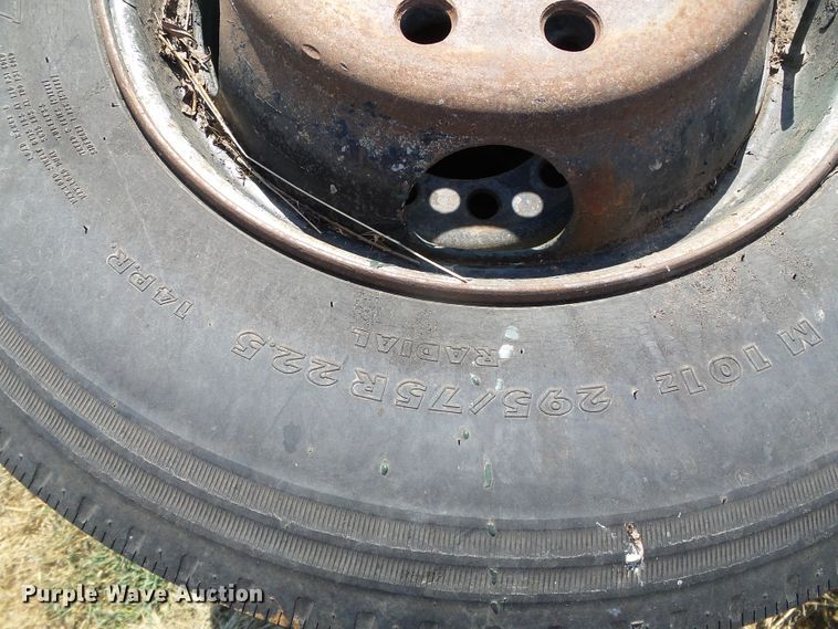 image for item EQ9174 (2) axles