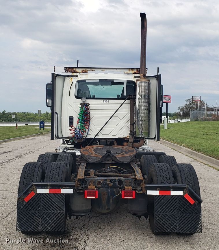 image for item ET9843 2013 International ProStar semi truck