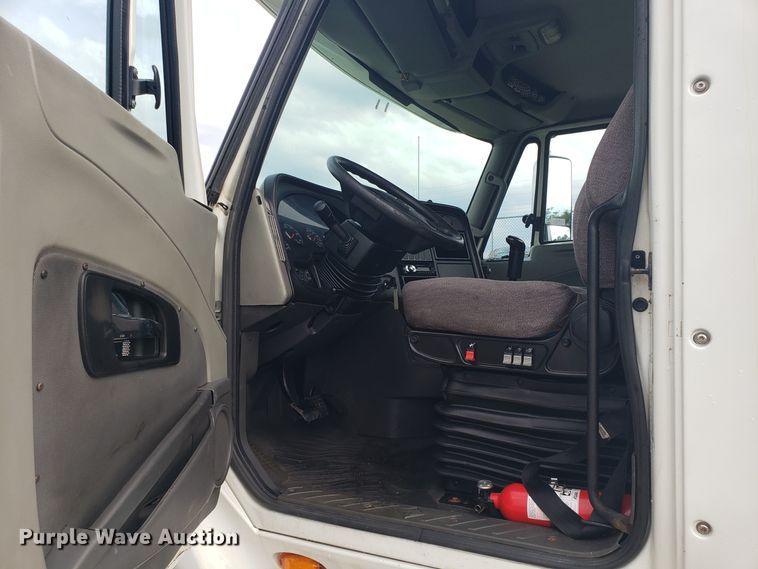 image for item ET9843 2013 International ProStar semi truck