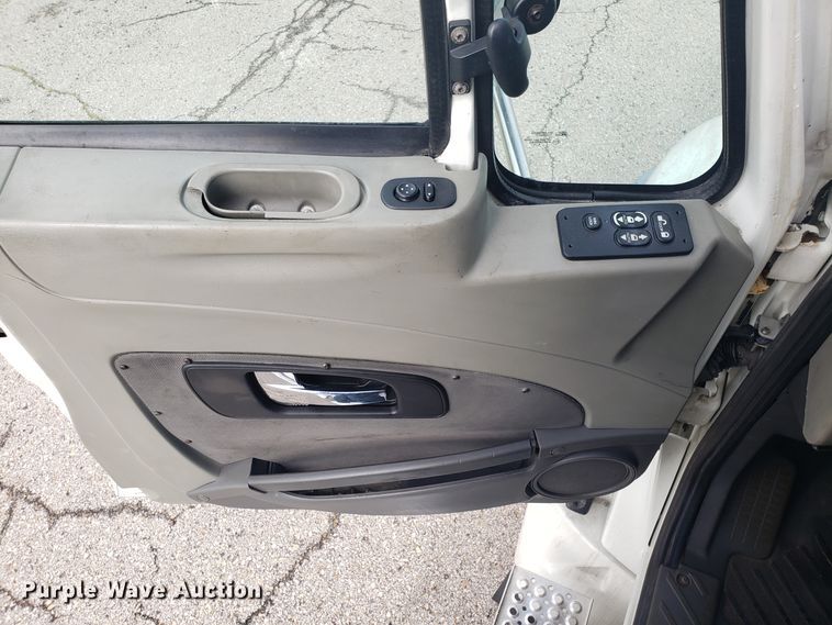 image for item ET9843 2013 International ProStar semi truck