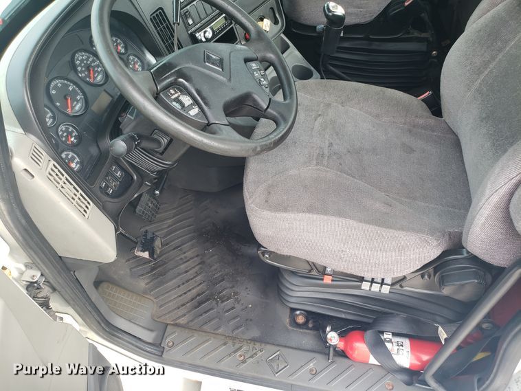 image for item ET9843 2013 International ProStar semi truck