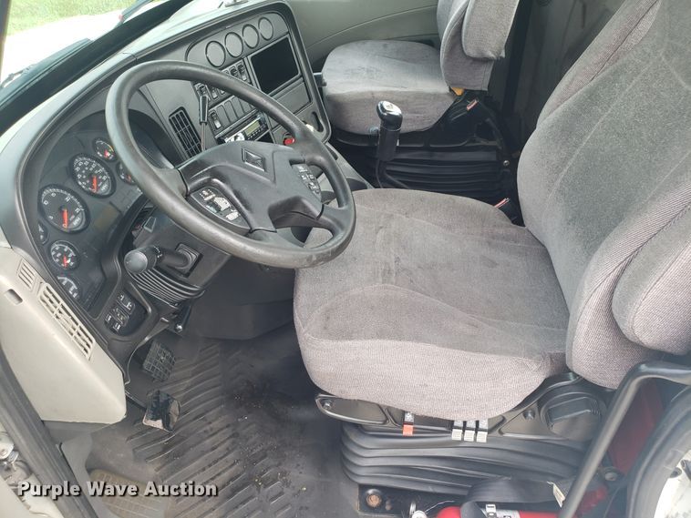 image for item ET9843 2013 International ProStar semi truck