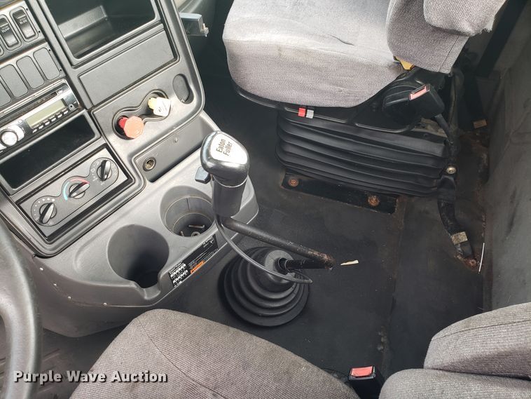 image for item ET9843 2013 International ProStar semi truck