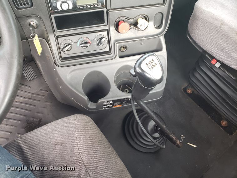 image for item ET9843 2013 International ProStar semi truck