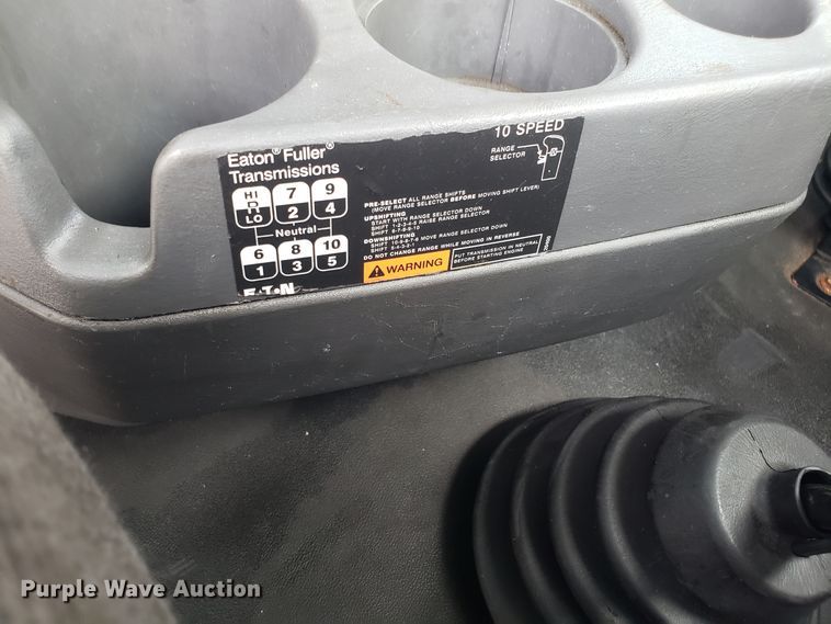 image for item ET9843 2013 International ProStar semi truck