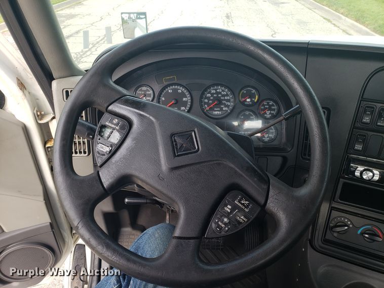 image for item ET9843 2013 International ProStar semi truck