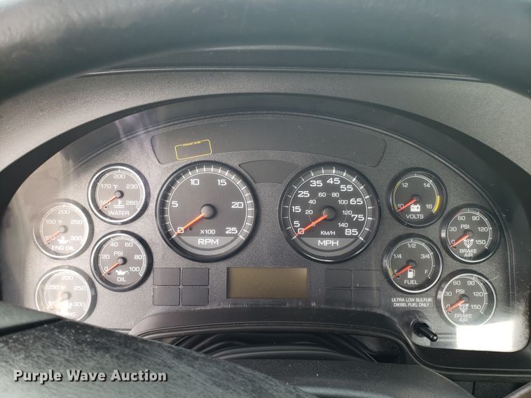 image for item ET9843 2013 International ProStar semi truck