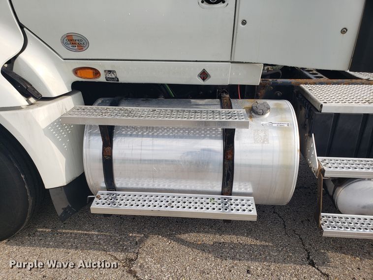 image for item ET9843 2013 International ProStar semi truck