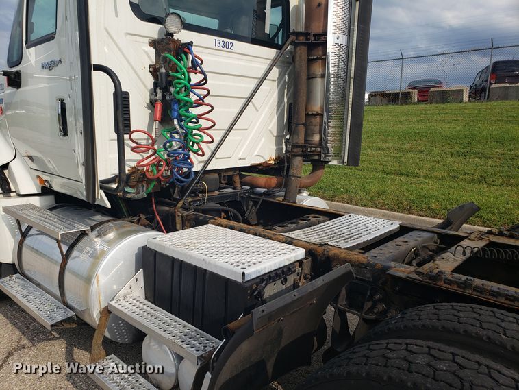 image for item ET9843 2013 International ProStar semi truck