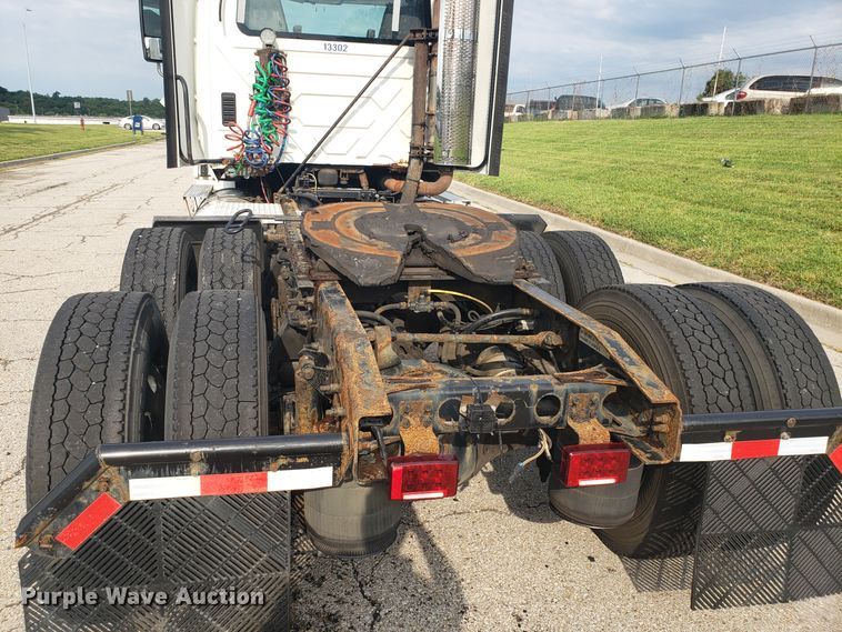 image for item ET9843 2013 International ProStar semi truck