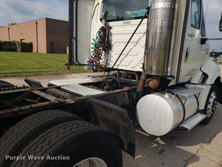 image for item ET9843 2013 International ProStar semi truck