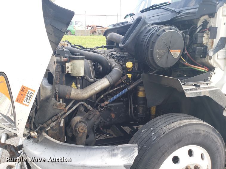 image for item ET9843 2013 International ProStar semi truck