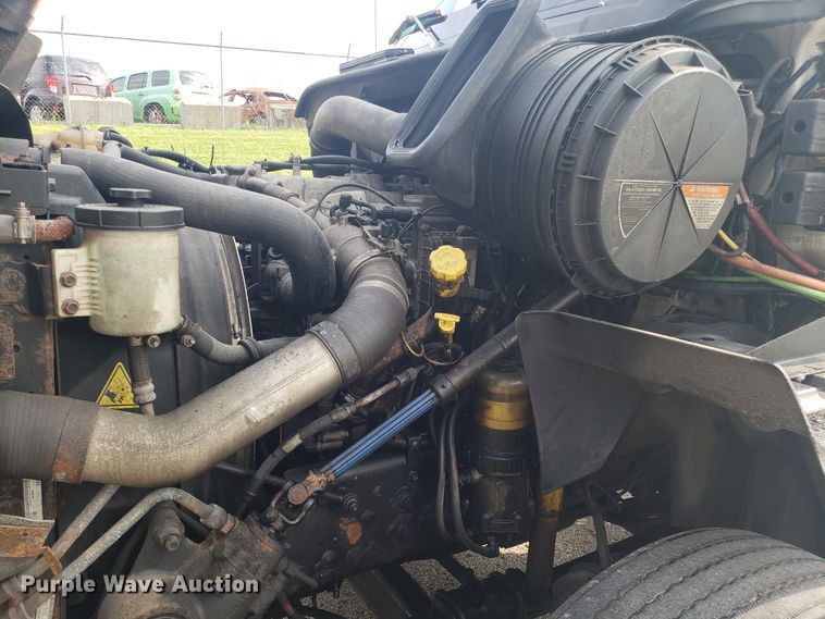 image for item ET9843 2013 International ProStar semi truck