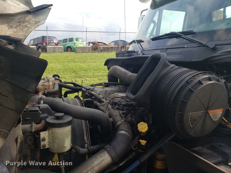 image for item ET9843 2013 International ProStar semi truck