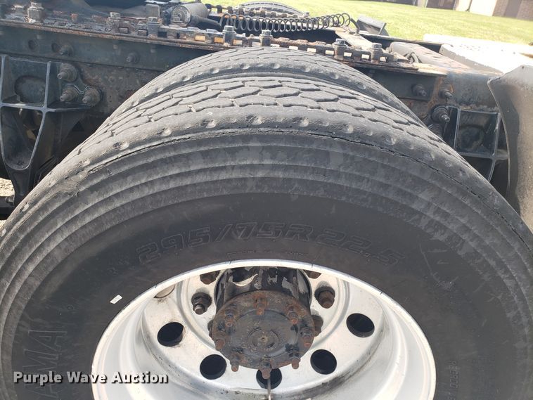 image for item ET9843 2013 International ProStar semi truck