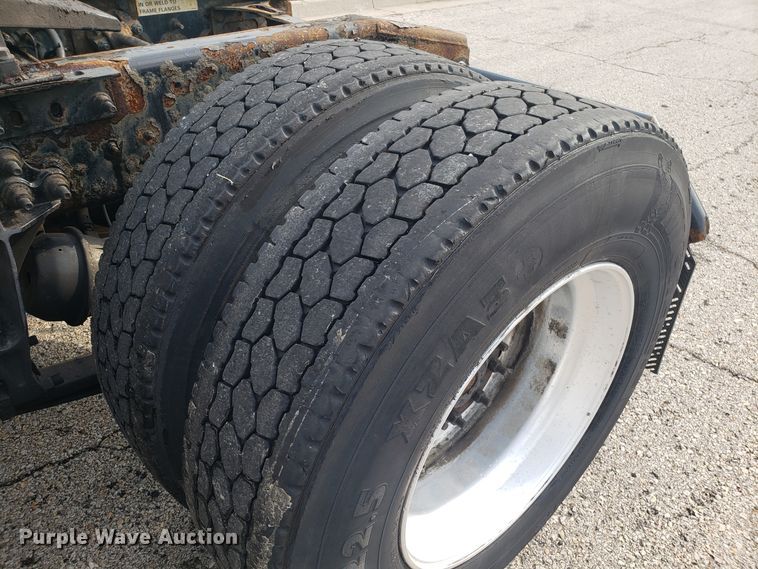 image for item ET9843 2013 International ProStar semi truck