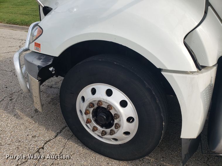 image for item ET9843 2013 International ProStar semi truck