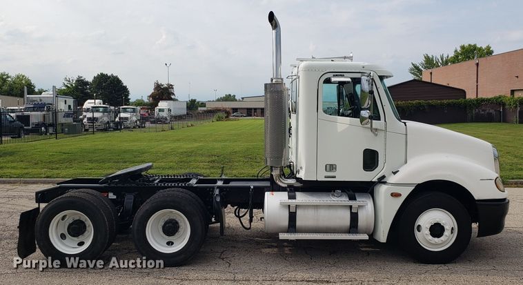 image for item ET9844 2006 Freightliner Columbia semi truck