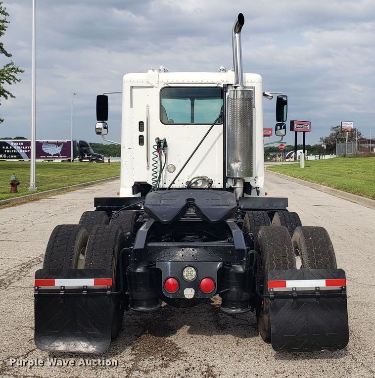 image for item ET9844 2006 Freightliner Columbia semi truck
