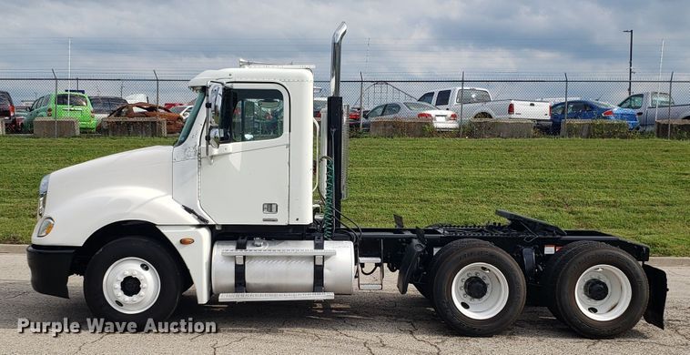 image for item ET9844 2006 Freightliner Columbia semi truck