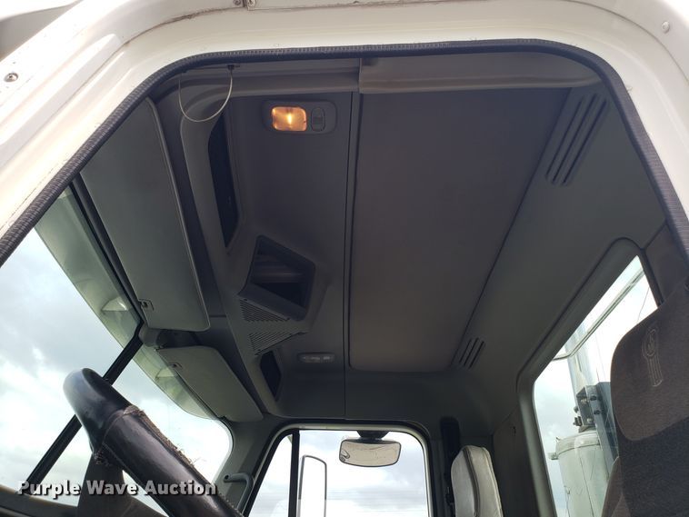 image for item ET9844 2006 Freightliner Columbia semi truck