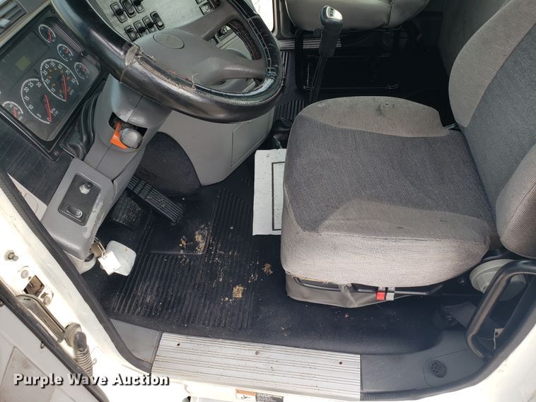 image for item ET9844 2006 Freightliner Columbia semi truck