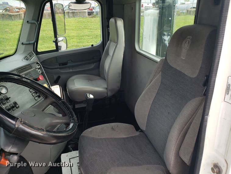 image for item ET9844 2006 Freightliner Columbia semi truck