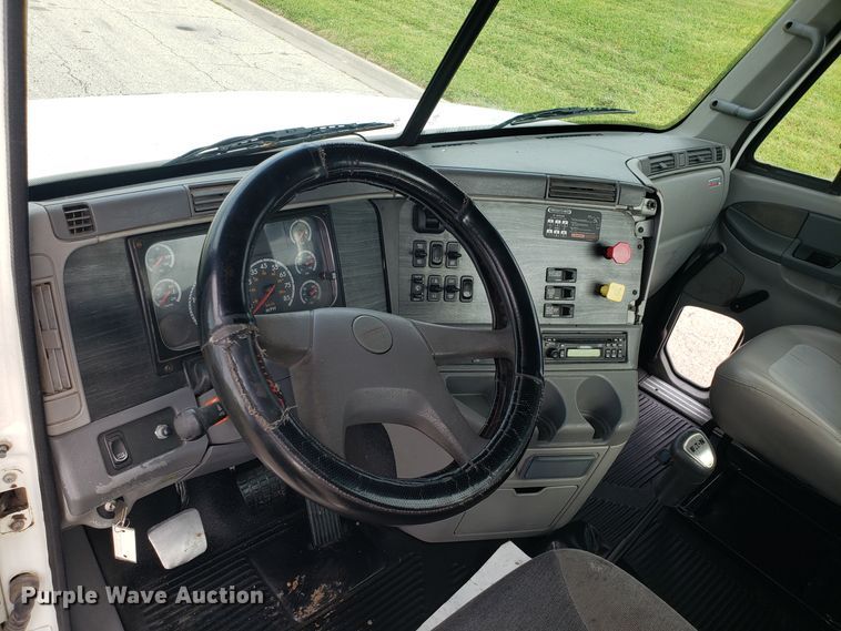 image for item ET9844 2006 Freightliner Columbia semi truck