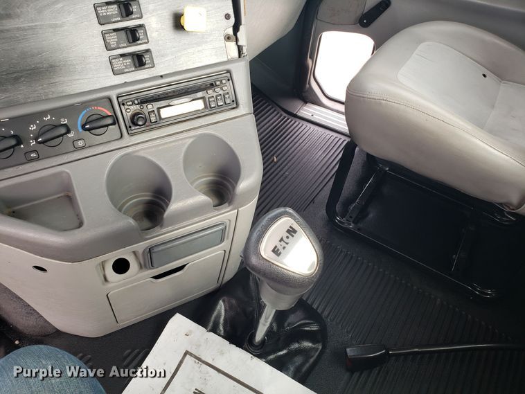 image for item ET9844 2006 Freightliner Columbia semi truck