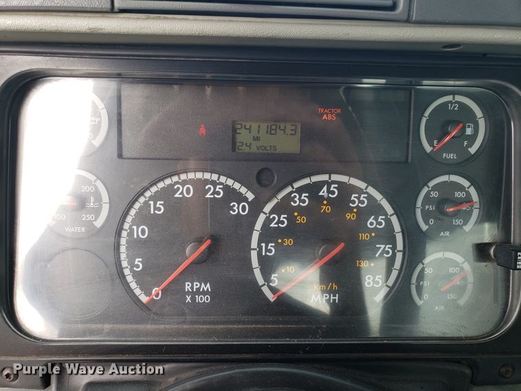 image for item ET9844 2006 Freightliner Columbia semi truck