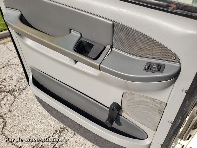 image for item ET9844 2006 Freightliner Columbia semi truck