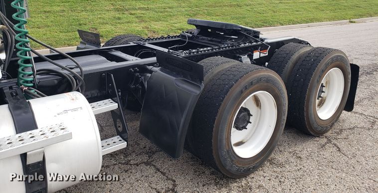 image for item ET9844 2006 Freightliner Columbia semi truck