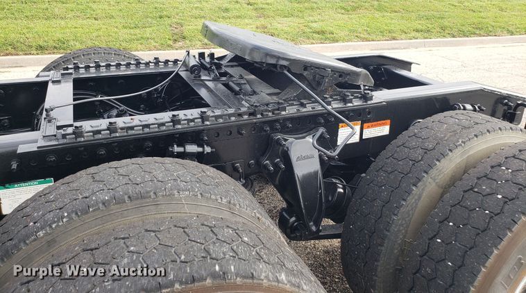 image for item ET9844 2006 Freightliner Columbia semi truck